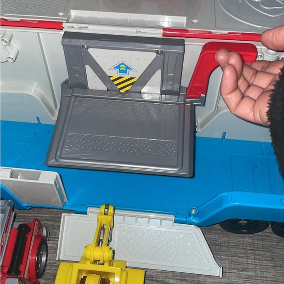 COPY - Paw Patroler and 4 Figures with Vehicles - Picture 4 of 6